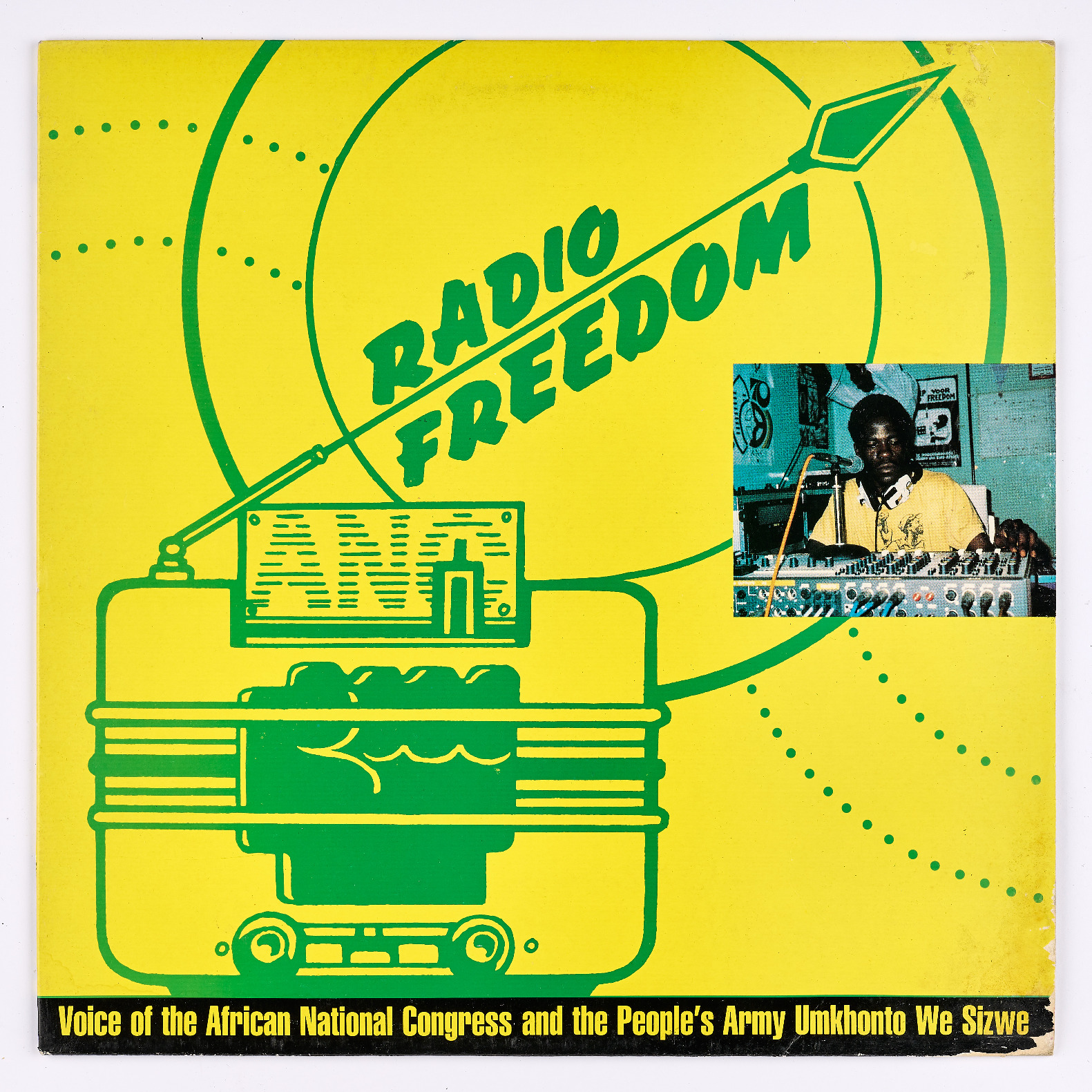 Kudzanai Chiurai, vinylomslag till Radio Freedom, Voice of the African National Congress (1985). Ingår i Kudzanai Chiurais samling The Library of Things We Forgot to Remember, 2017–pågående